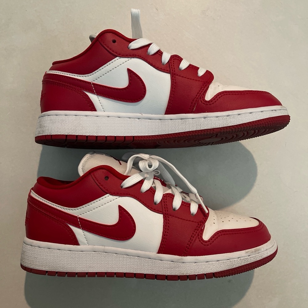 Jordan 1 Low white and red trainers